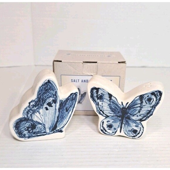 CRACKER BARREL Butterfly Salt & Pepper Set Rare 3" Susan Winget Blue White NEW - Picture 1 of 6